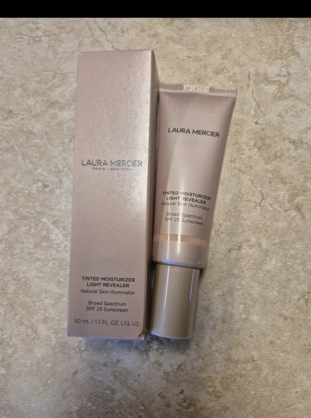 LAURA MERCIER TINTED MOISTURIZER LIGHT REVELER 0N1 PETAL